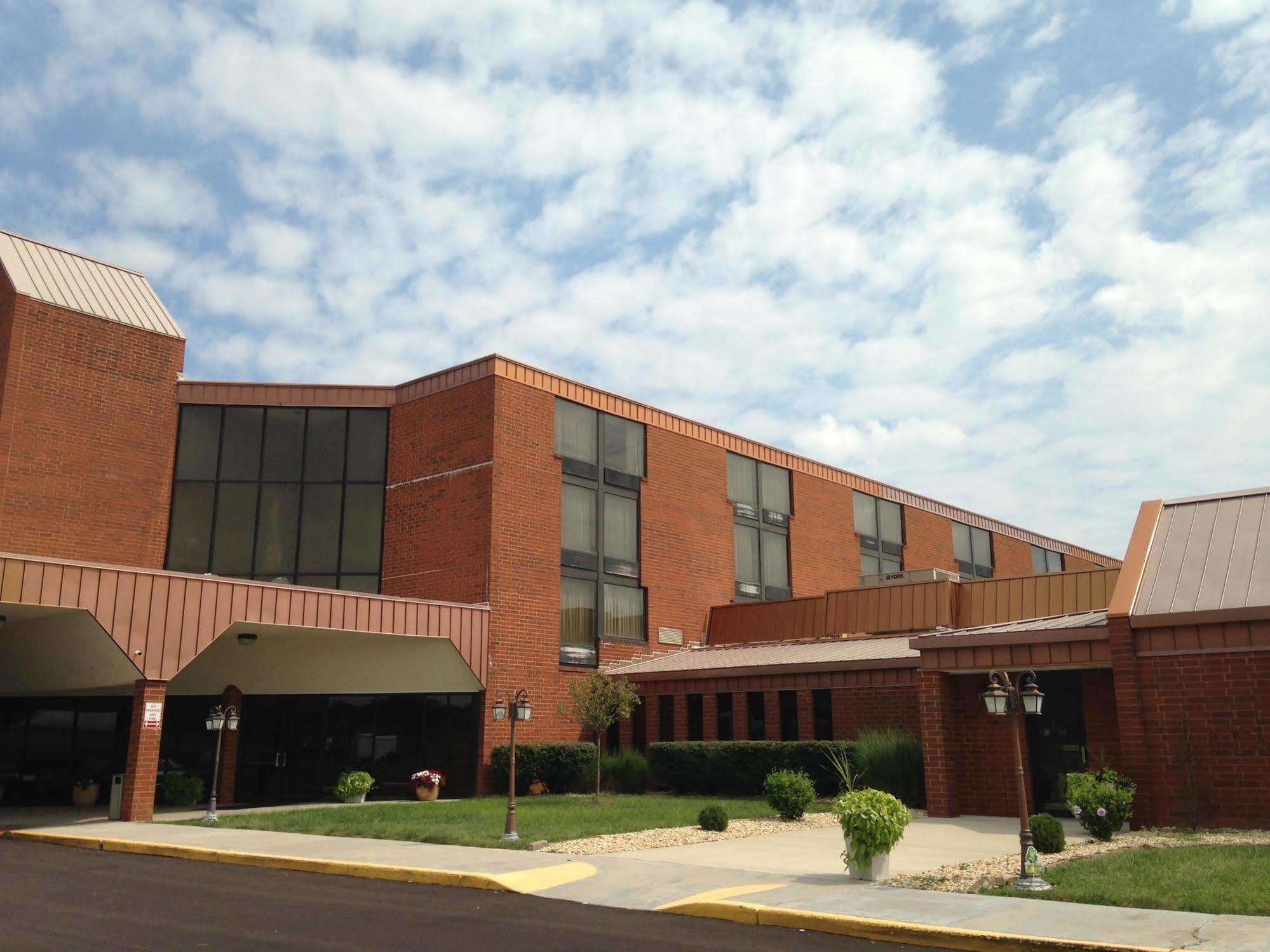 Ramada By Wyndham Wentzville Exterior photo