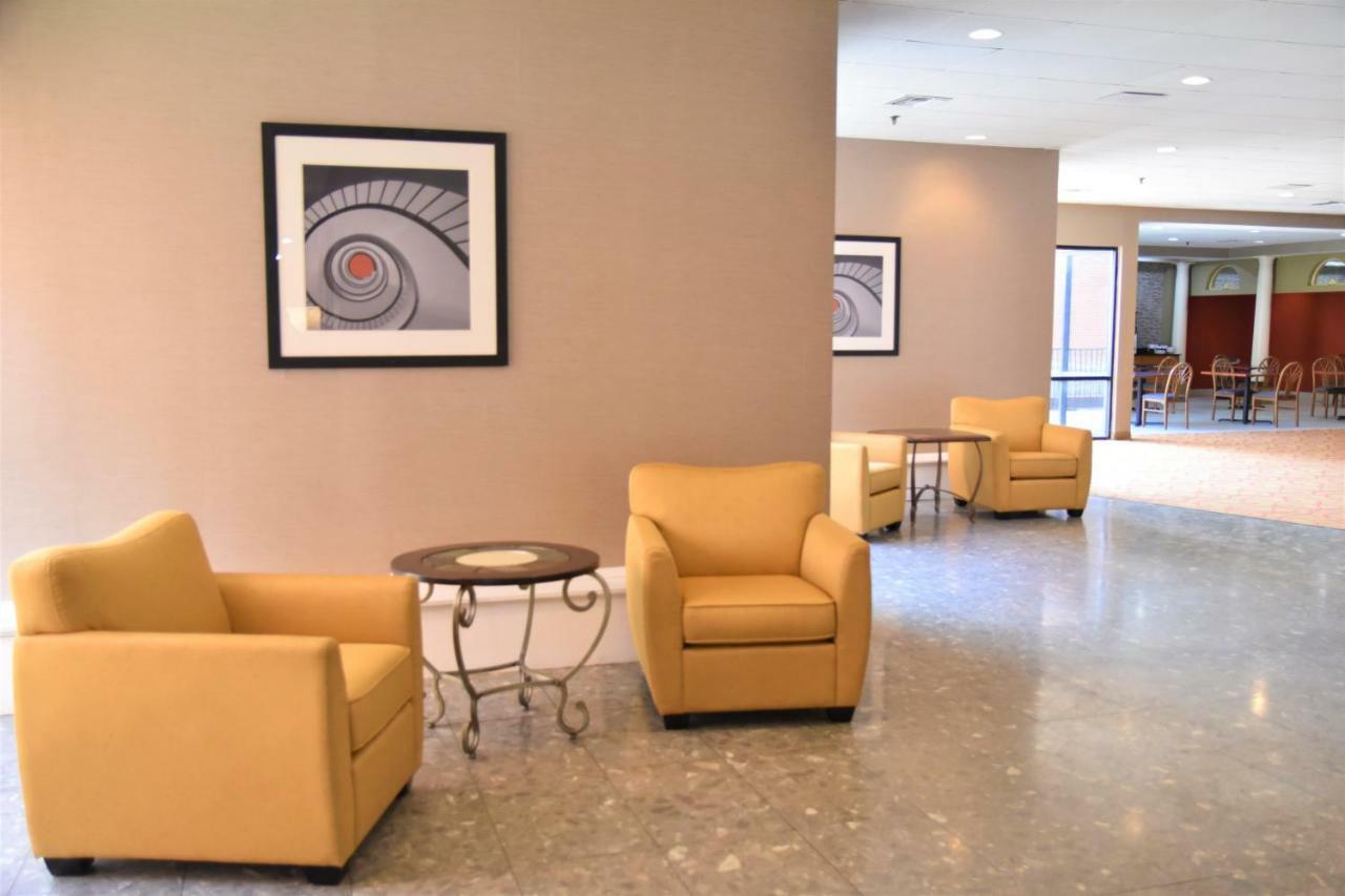 Ramada By Wyndham Wentzville Exterior photo