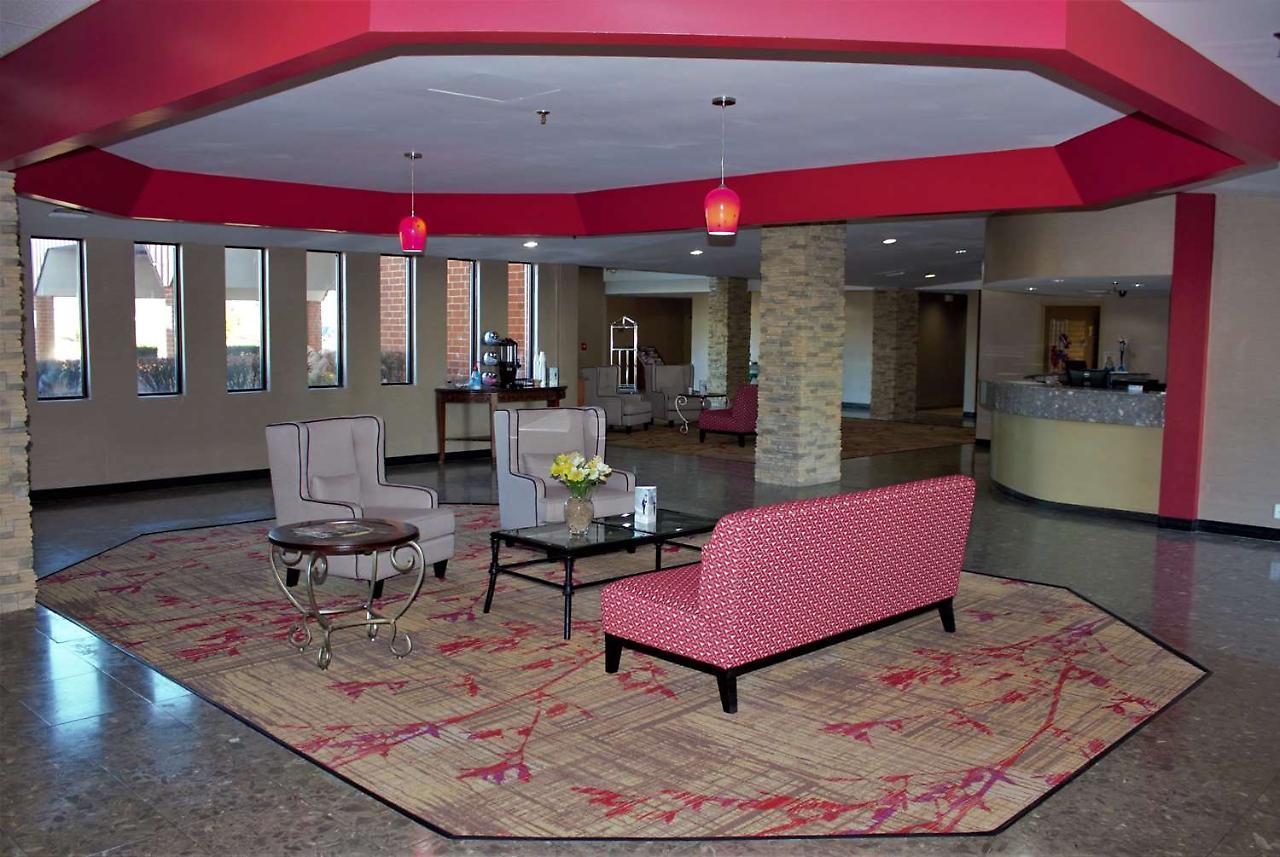 Ramada By Wyndham Wentzville Exterior photo
